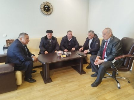 «Azərbaycan» nəşriyyatındakı redaksiyaların məsələsinə Prezident Administrasiyasında baxılacaq-TƏCİLİ