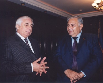 13 deputata ev verilir: Oqtay Əsədov, Hadi Rəcəbli, Bəxtiyar Əliyev…qonşu olacaqlar