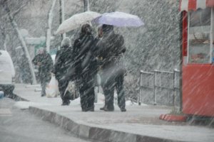 Bakıda sabah da qar yağacaq, yollar buz bağlayacaq