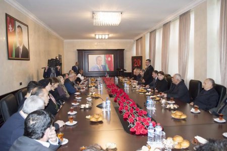 Nərimanov Rayon İcra Hakimiyyətində 20 Yanvar faciəsinin iyirmi yeddinci ildönümü qeyd edilib - Foto  