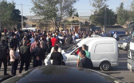 Ağdamlılar kommunal xərclərin ləğvinə etiraz aksiyası keçirdilər