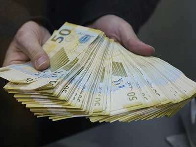 Manat möhkəmlənir - banklar məzənnə manipulyasiyasına gedir Manat möhkəmlənir - banklar məzənnə manipulyasiyasına gedir