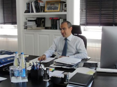 Mikayıl Cabbarov adının ləkələnməsinə baxmayraq Sumqayıt şəhər 22 saylı orta məktəbin direktoru Tahirə Cəfərova ilə bağlı ölçü götürmür