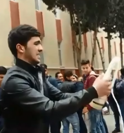 18 saylı Bakı Peşə liseyində direktor bu biabırçılığa göz yumur: Əldə içki damaqda siqaret...