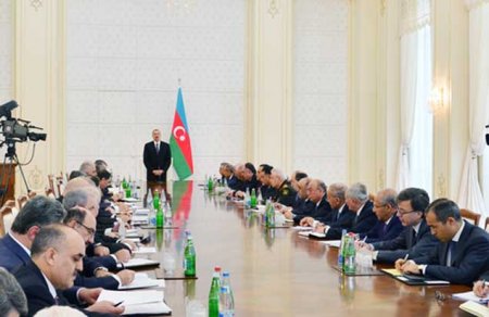 Azərbaycan hakimiyyəti dəyişir, kimlər kürsüsü ilə vidalaşacaq, kimlər qalacaq? - Pərdəarxası Azərbaycan hakimiyyəti dəyişir, kimlər kürsüsü ilə vidalaşacaq, kimlər qalacaq? - Pərdəarxası