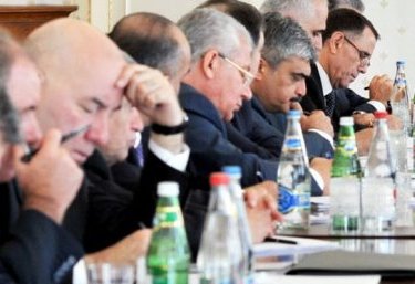 Nazirlər Kabinetində dəyişiklik planı: Hansı nazirlər “ixtisar” ediləcək?