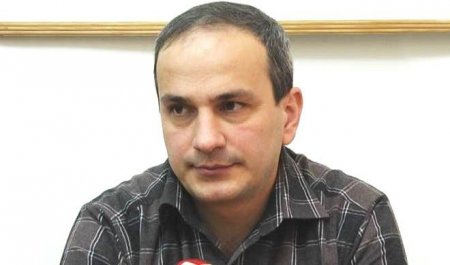 Dollar satışı: banklar bir günə milyonu necə qazanır