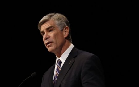 FED rəsmisinin bəyanatı dolları bahalaşdırır