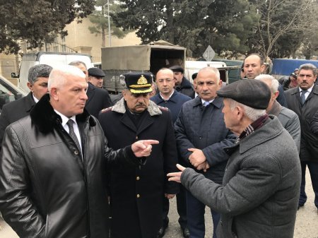 Xətai icra başçısının yarmarka biabırçılığı: gəlişi bir dərd, gedişi başqa Xətai icra başçısının yarmarka biabırçılığı: gəlişi bir dərd, gedişi başqa