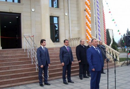 Gəncə Təhsil İdarəsinin rəisi orta məktəblərə haqq qoyub 