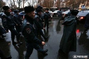 Etirazçılar Sarkisyana daha miqyaslı mitinqlər vəd edirlər