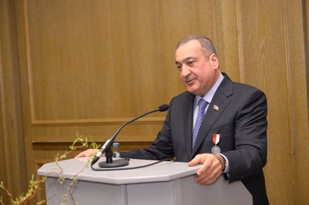 Deputat Eldar Quliyevin Kooperasiya Universitetində qış bazarı başladı - Universitetdə növbəti RÜŞVƏT BURULĞANI 