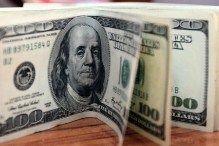 Bugünkü hərracda dollar 1%-dək ucuzlaşıb