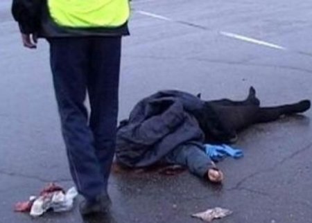 Bakıda ticarət mərkəzinin qarşısında faciə: qadın öldü