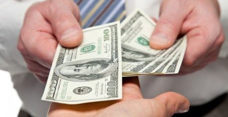 Bank müştərinin manat kreditini dollara çevirib - ŞOK FIRILDAQ