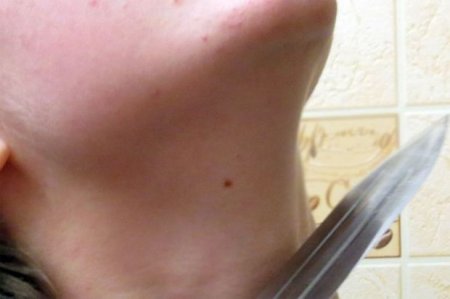 Bakıda dəhşətli qətl törədilib - kişi arvadının başını kəsib