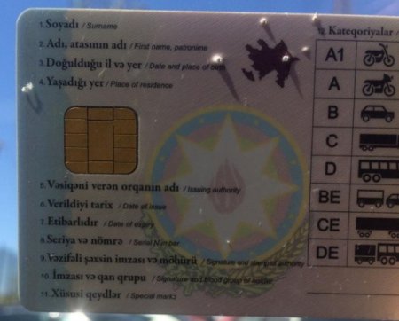 Bakıda yol polisi sürücülük vəsiqəsini deşik-deşik etdi 