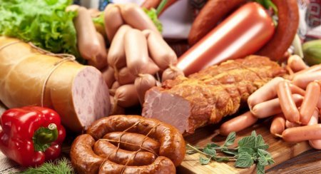 Azərbaycanda istehsal edilən kolbasa məhsullarının halal standartlarına uyğunluğu necə təmin edilir?