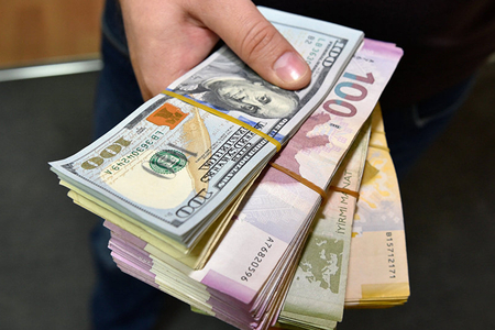 Mərkəzi Bank iyunadək manatın… - Ekspert