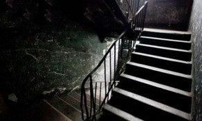 Bakıda 25 yaşlı qız yaşadığı binanın girişində bıçaqlanıb Bakıda 25 yaşlı qız yaşadığı binanın girişində bıçaqlanıb