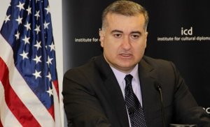 Azərbaycan səfiri Obamanı tənqid etdi, Trampı təriflədi