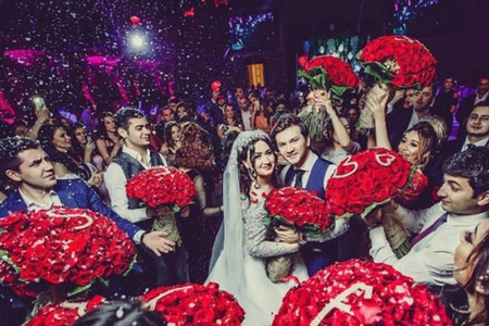 400 minlik toyu olan məmur qızından ŞOK AÇIQLAMA: "Əcəb etmişik..." 