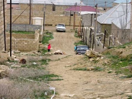 Qaradağda bələdiyyə sədri Namizəd İsmayılov yolu da satdı - İDDİA