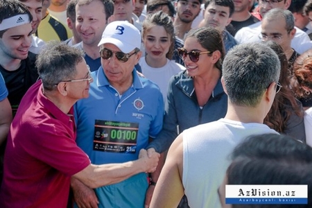 Arzu Əliyeva, Mədət Quliyev və Yaqub Eyyubov "Bakı Marafonu"nda qaçdılar - FOTOLAR 