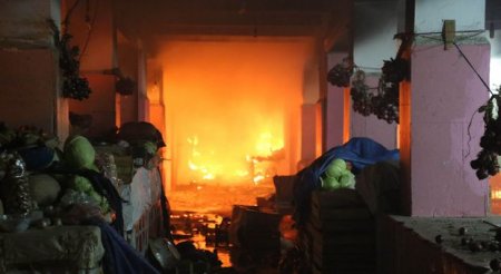 “Təzə bazar”da yanğın baş verib