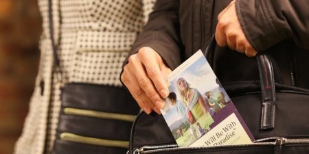 Bakıda “elektron kitab” adı ilə insanları aldadanlar hansı dini təriqətin üzvləridir - FOTOLAR 