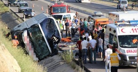 Azərbaycanda dəhşətli qəza: avtobus aşdı, 10 nəfər yaralandı