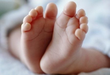 Ana 4 aylıq uşağına araq içizdirdi- Körpə öldü