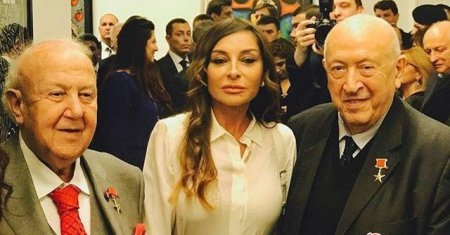 Mehriban Əliyeva qızının Moskvadakı sərgisində - Fotolar