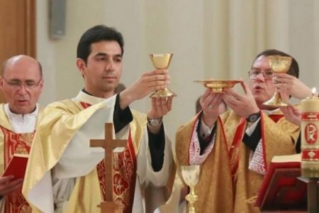 Azərbaycanlı məmur xristianlığı qəbul etdi 