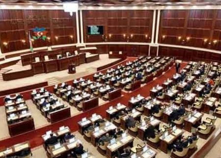 Deputatları “işdən çıxarmaq” qanunu Milli Məclisin gündəliyindən çıxarıldı