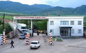 Sərhədi keçib Azərbaycan almalarını daşıyan ermənilərə və gömrükçülərə cinayət işi qaldırıldı Sərhədi keçib Azərbaycan almalarını daşıyan ermənilərə və gömrükçülərə cinayət işi qaldırıldı