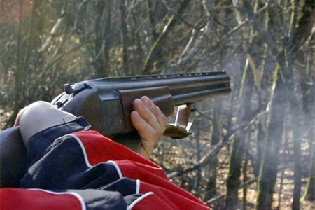 Ovda iki qaratoyuq vurdu, sonra da məhəllədə arvadını güllələdi - Azərbaycanda...