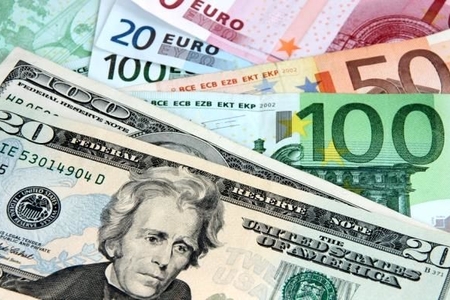 Makron dolları çökdürdü: Avro maksimuma yüksəldi