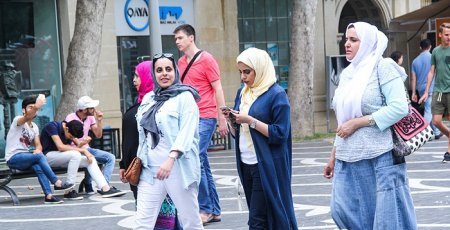 Ərəblər Bakıda ruslardan çox pul xərcləyir