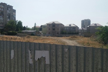 İş adamı nazirlik adından istifadə edib uşaq meydançasını ələ keçirdi