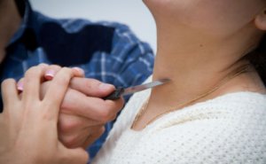 Qubada ər arvadının başını kəsdi Qubada ər arvadının başını kəsdi