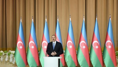 Prezident İlham Əliyev və xanımı Respublika Günü münasibətilə rəsmi qəbulda iştirak edirlər 