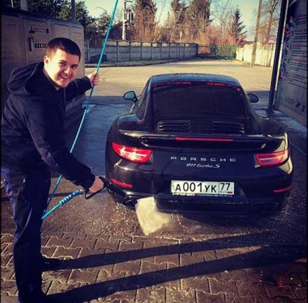 Azərbaycanlı milyarderin oğlunun 14,5 milyardlıq sərvəti