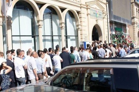 Ucuz evlərə görə insanlar “ASAN xidmət”ə axın etdi