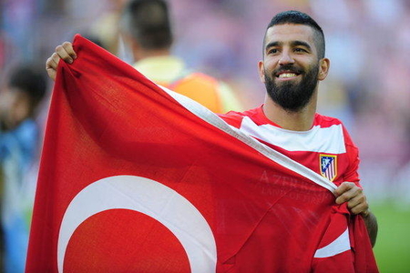 Arda Turan milli yığma karyerasını bitirdiyini açıqladı
