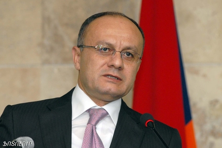 Ohanyan Sərkisyanı inqilabla hədələdi