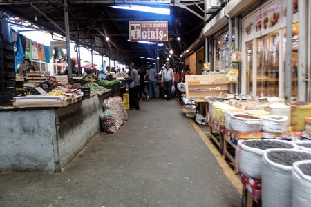 MTN generallarının yağmaladığı, aylıq gəliri 200 min olan bazardan – reportaj MTN generallarının yağmaladığı, aylıq gəliri 200 min olan bazardan – reportaj