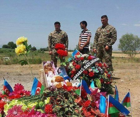 Zəhranın yas mərasimindən qayıdan qazilər qəzaya düşüblər