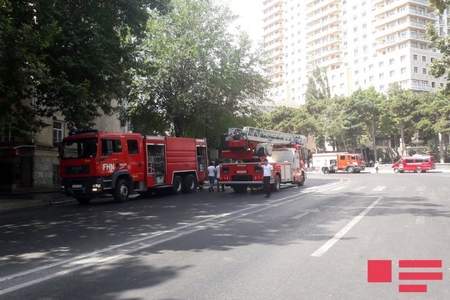 Bakıda yaşayış binasında baş verən yanğın söndürülüb Bakıda yaşayış binasında baş verən yanğın söndürülüb