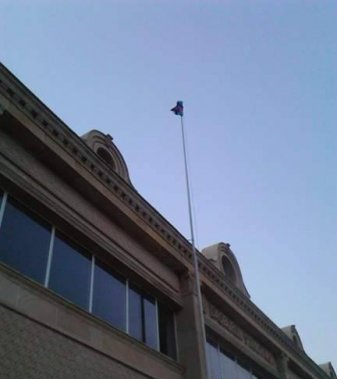 Bayrağa qarşı edilən hörmətsizlik - Beyləqan rayon rəhbəri hara baxır?